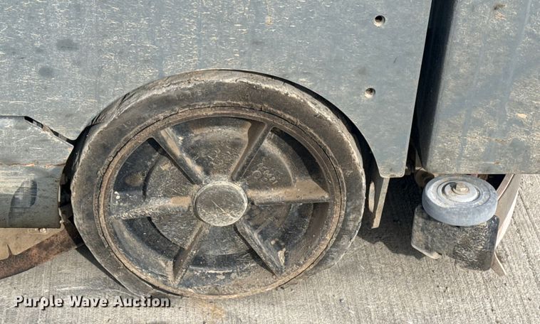 image for item DQ4208 Tennant M20 sweeper