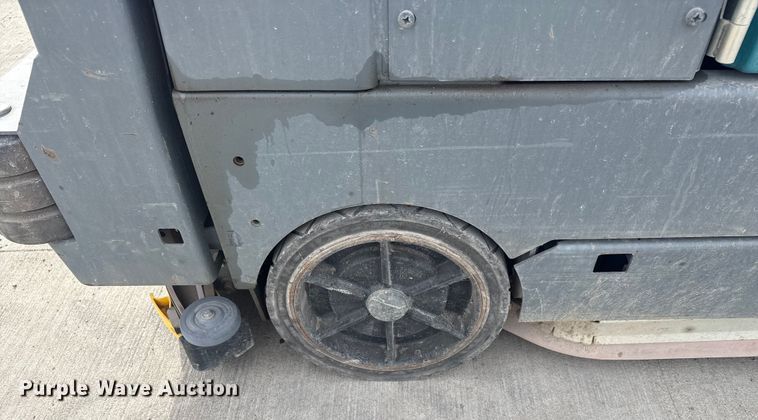 image for item DQ4208 Tennant M20 sweeper