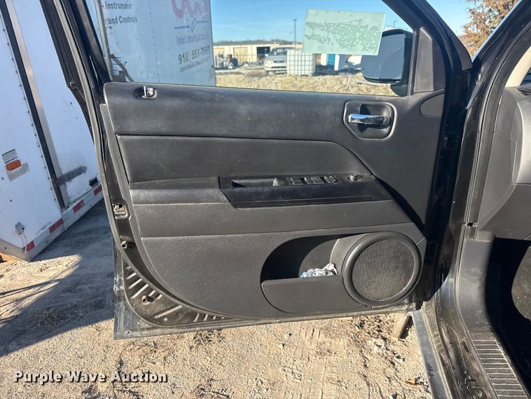 image for item DQ4212 2012 Jeep Compass SUV