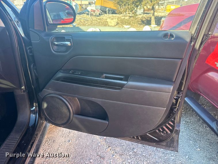 image for item DQ4212 2012 Jeep Compass SUV