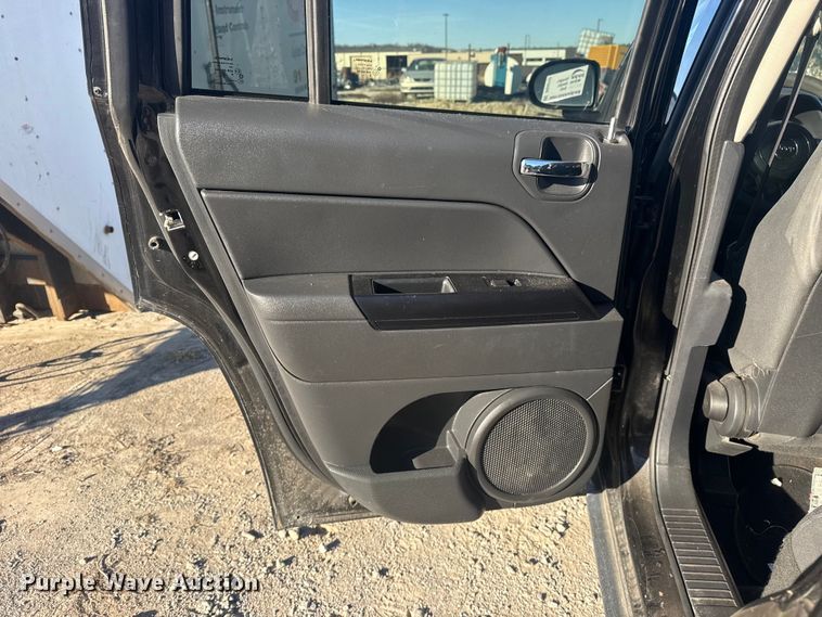 image for item DQ4212 2012 Jeep Compass SUV