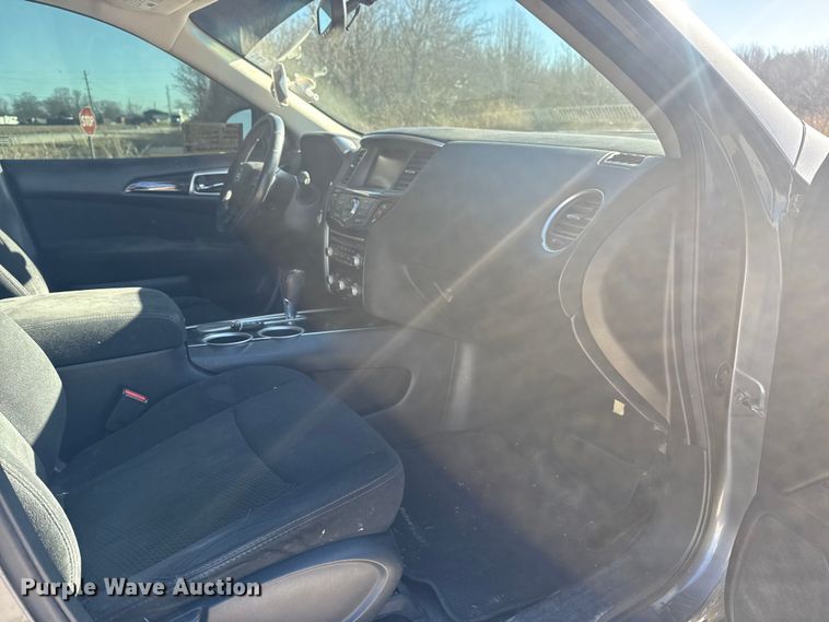 image for item DQ4213 2016 Nissan Pathfinder SUV