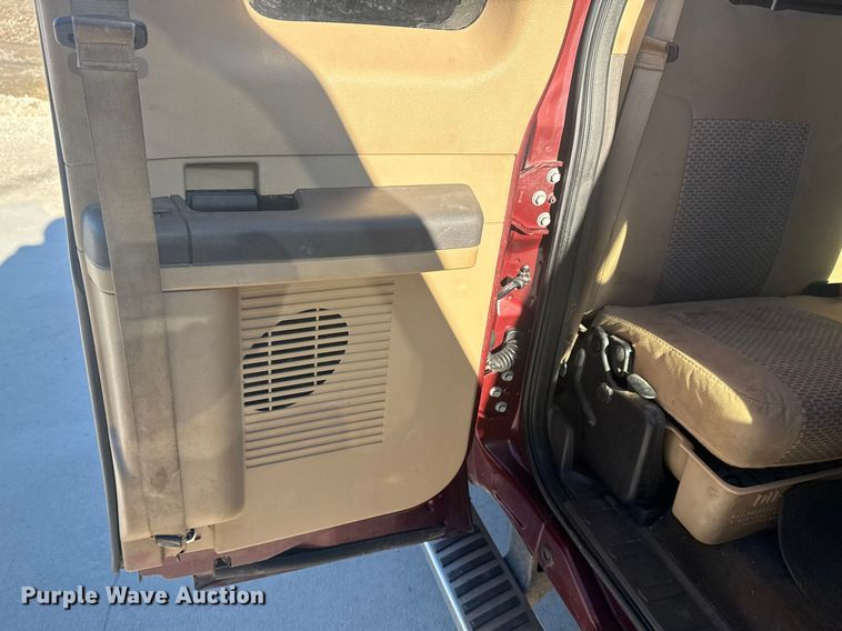 image for item DQ4216 2012 Ford F250 Super Duty Ext. Cab pickup truck