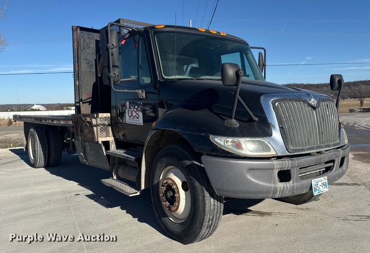 image for item DQ4217 2008 International 4400 flatbed truck