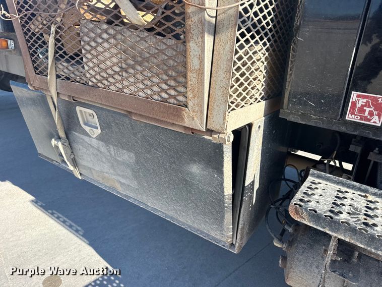 image for item DQ4217 2008 International 4400 flatbed truck