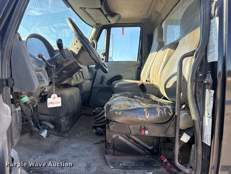 image for item DQ4217 2008 International 4400 flatbed truck