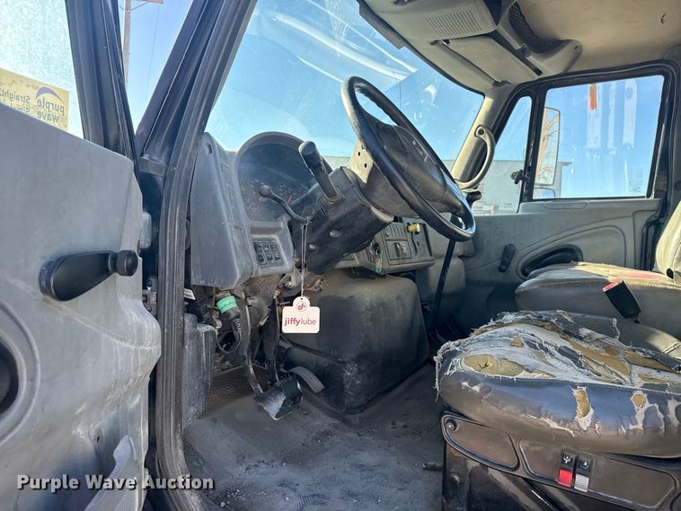 image for item DQ4217 2008 International 4400 flatbed truck