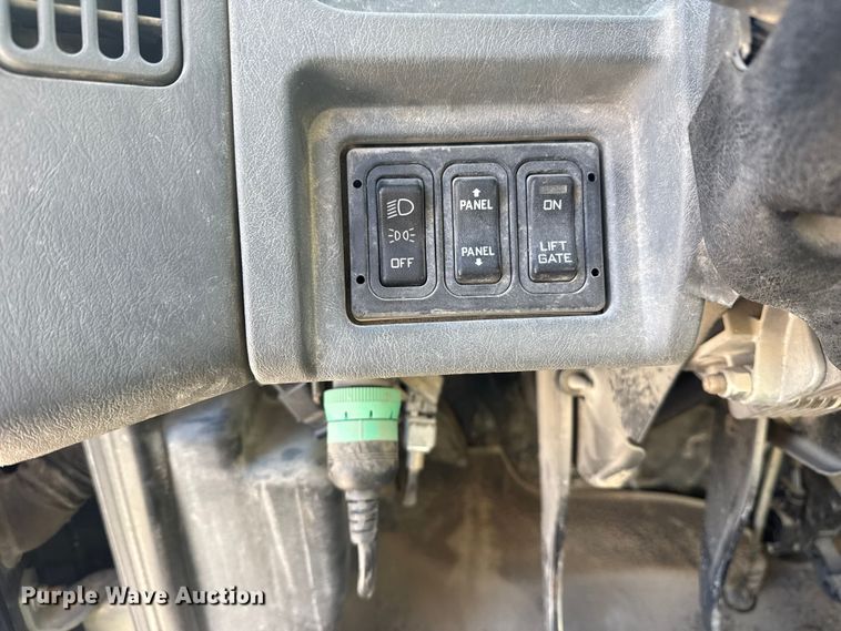 image for item DQ4217 2008 International 4400 flatbed truck