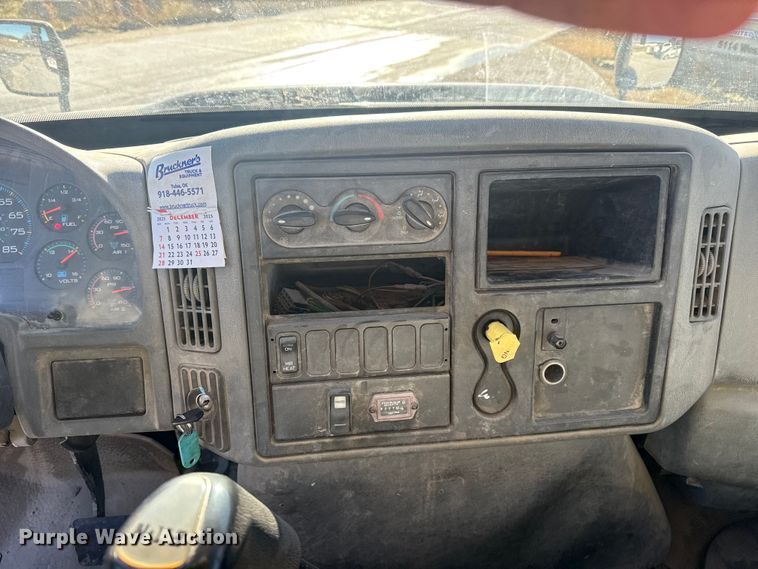 image for item DQ4217 2008 International 4400 flatbed truck