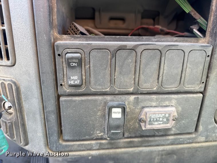 image for item DQ4217 2008 International 4400 flatbed truck