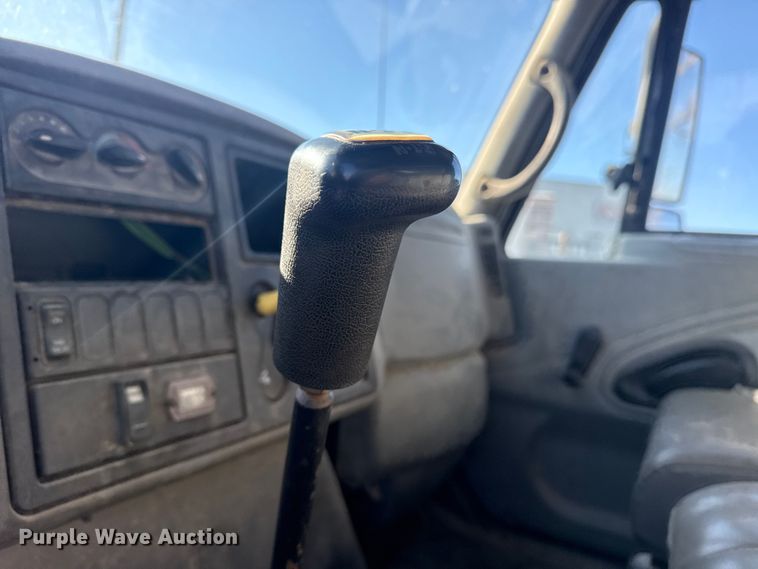 image for item DQ4217 2008 International 4400 flatbed truck