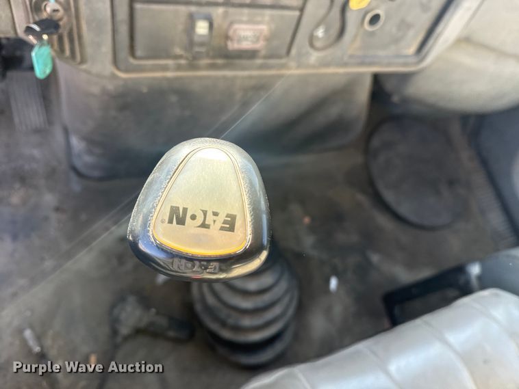 image for item DQ4217 2008 International 4400 flatbed truck