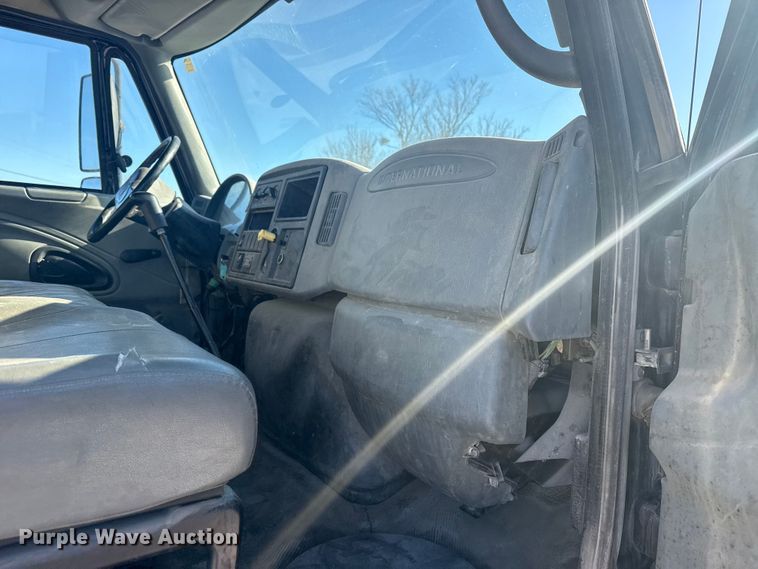 image for item DQ4217 2008 International 4400 flatbed truck