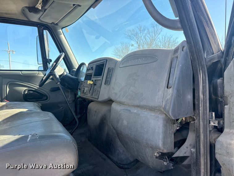 image for item DQ4217 2008 International 4400 flatbed truck