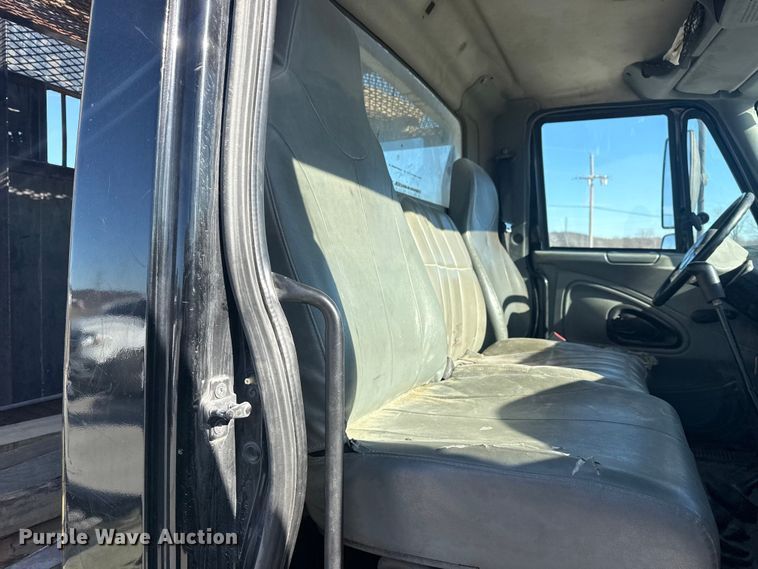 image for item DQ4217 2008 International 4400 flatbed truck