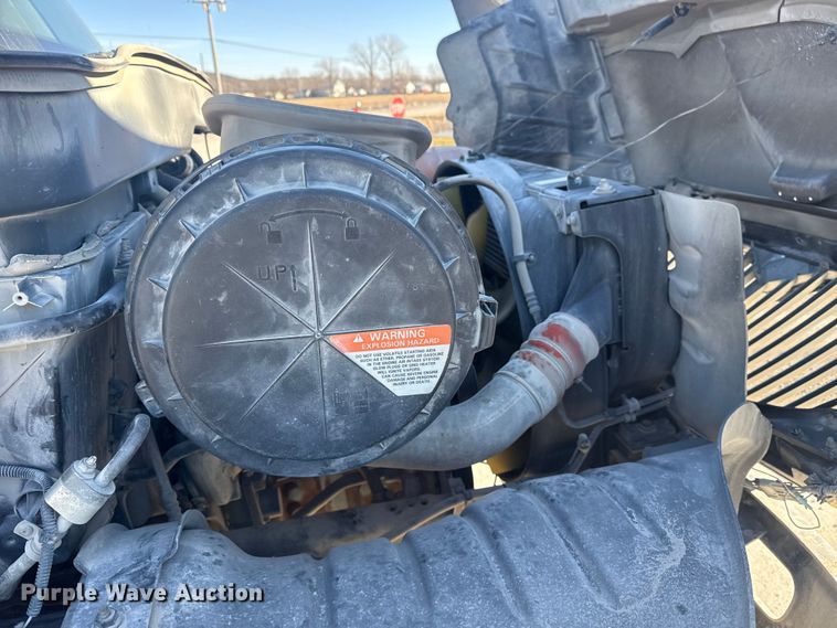 image for item DQ4217 2008 International 4400 flatbed truck