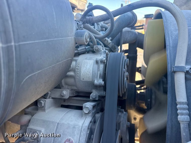 image for item DQ4217 2008 International 4400 flatbed truck