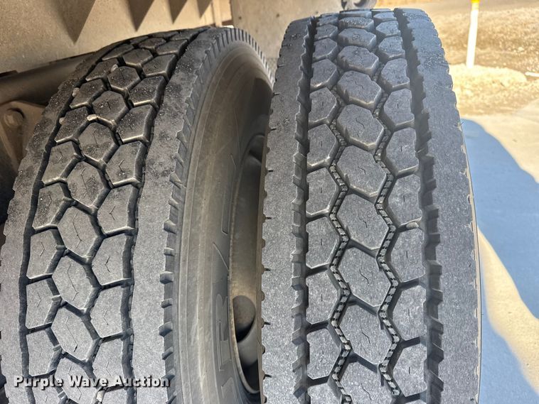 image for item DQ4217 2008 International 4400 flatbed truck