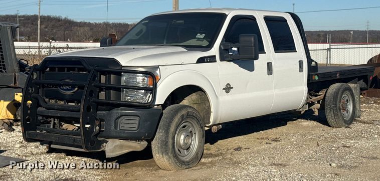 image for item DQ4218 2011 Ford F350 Super Duty Crew Cab flatbed pickup truck