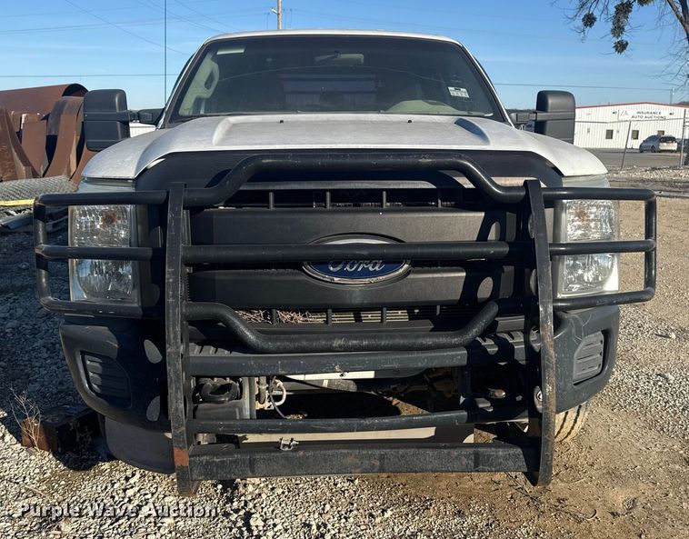 image for item DQ4218 2011 Ford F350 Super Duty Crew Cab flatbed pickup truck