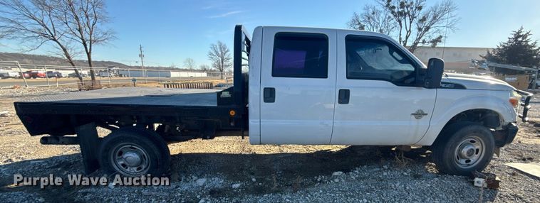 image for item DQ4218 2011 Ford F350 Super Duty Crew Cab flatbed pickup truck