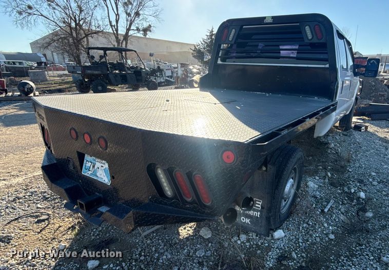 image for item DQ4218 2011 Ford F350 Super Duty Crew Cab flatbed pickup truck