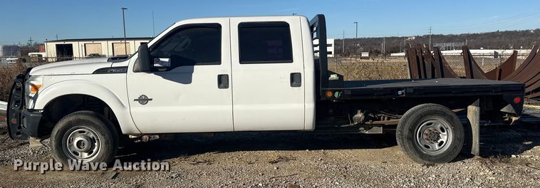image for item DQ4218 2011 Ford F350 Super Duty Crew Cab flatbed pickup truck