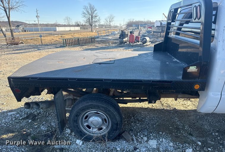 image for item DQ4218 2011 Ford F350 Super Duty Crew Cab flatbed pickup truck
