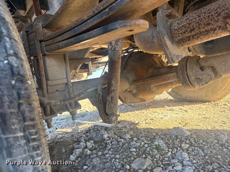 image for item DQ4218 2011 Ford F350 Super Duty Crew Cab flatbed pickup truck