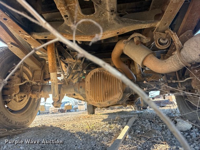 image for item DQ4218 2011 Ford F350 Super Duty Crew Cab flatbed pickup truck