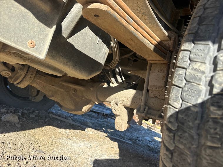 image for item DQ4218 2011 Ford F350 Super Duty Crew Cab flatbed pickup truck