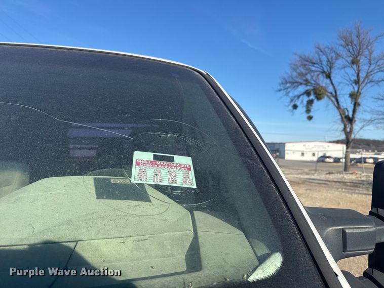 image for item DQ4218 2011 Ford F350 Super Duty Crew Cab flatbed pickup truck