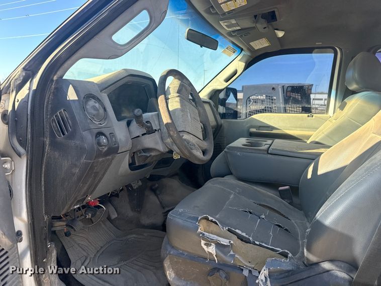 image for item DQ4218 2011 Ford F350 Super Duty Crew Cab flatbed pickup truck