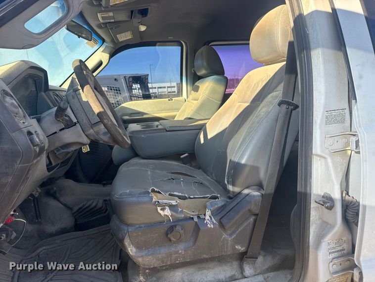 image for item DQ4218 2011 Ford F350 Super Duty Crew Cab flatbed pickup truck