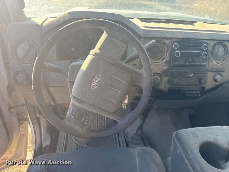 image for item DQ4218 2011 Ford F350 Super Duty Crew Cab flatbed pickup truck