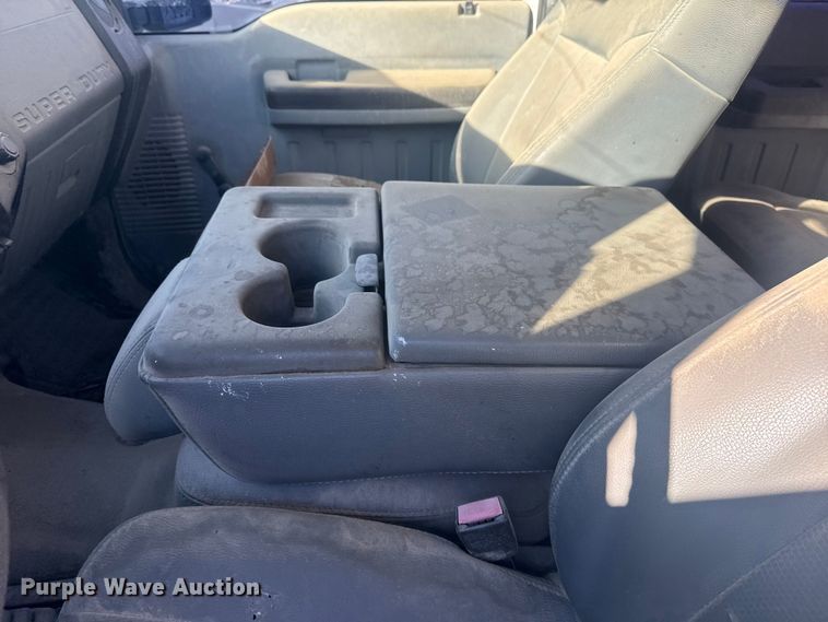 image for item DQ4218 2011 Ford F350 Super Duty Crew Cab flatbed pickup truck