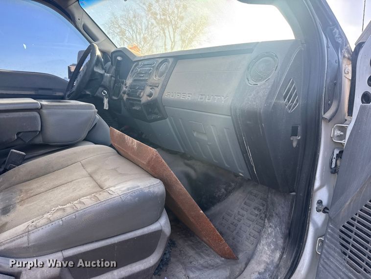 image for item DQ4218 2011 Ford F350 Super Duty Crew Cab flatbed pickup truck