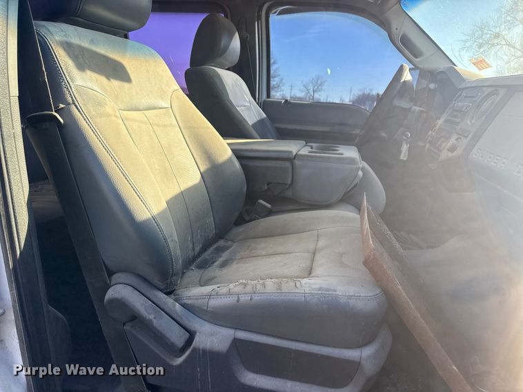 image for item DQ4218 2011 Ford F350 Super Duty Crew Cab flatbed pickup truck