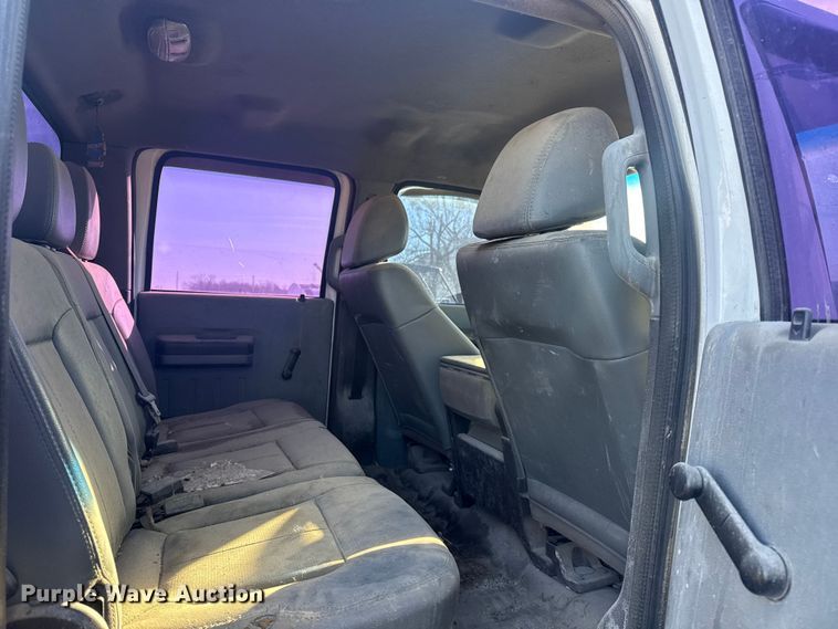 image for item DQ4218 2011 Ford F350 Super Duty Crew Cab flatbed pickup truck