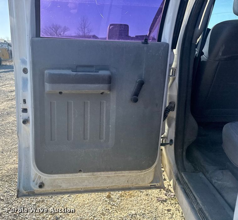 image for item DQ4218 2011 Ford F350 Super Duty Crew Cab flatbed pickup truck