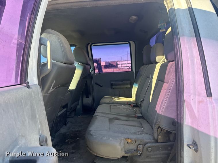 image for item DQ4218 2011 Ford F350 Super Duty Crew Cab flatbed pickup truck