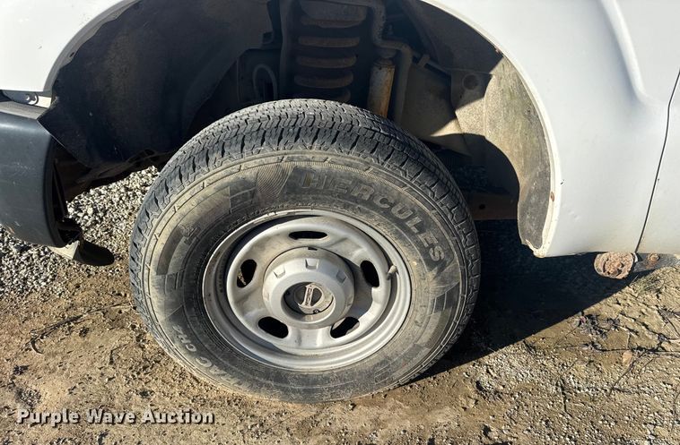 image for item DQ4218 2011 Ford F350 Super Duty Crew Cab flatbed pickup truck