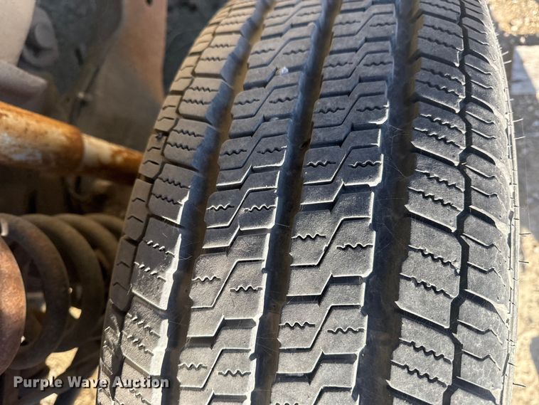 image for item DQ4218 2011 Ford F350 Super Duty Crew Cab flatbed pickup truck