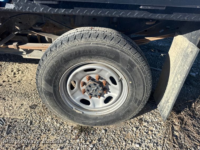 image for item DQ4218 2011 Ford F350 Super Duty Crew Cab flatbed pickup truck