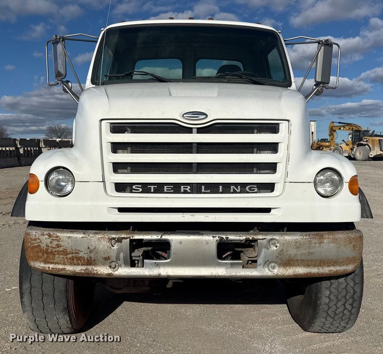 image for item DQ4229 2003 Sterling L7500 Series truck cab and chassis