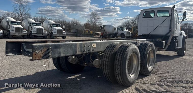 image for item DQ4229 2003 Sterling L7500 Series truck cab and chassis