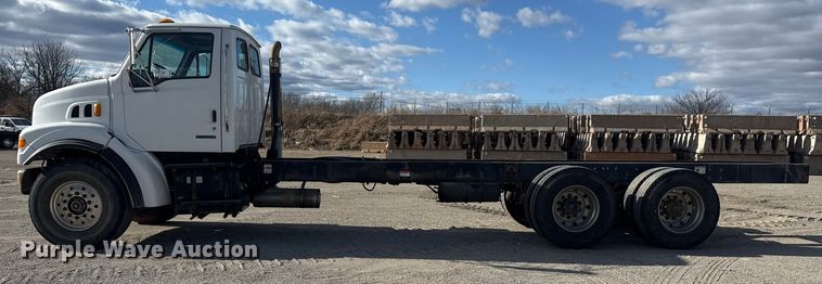 image for item DQ4229 2003 Sterling L7500 Series truck cab and chassis