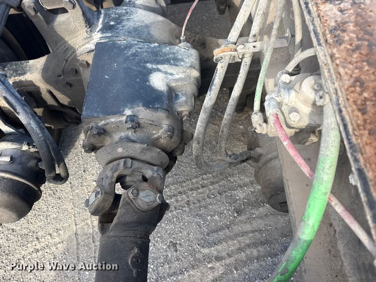 image for item DQ4229 2003 Sterling L7500 Series truck cab and chassis