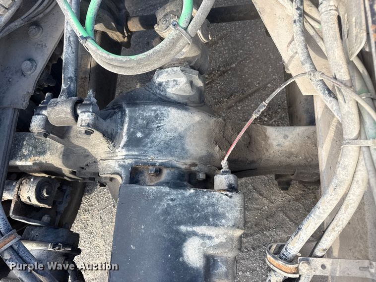 image for item DQ4229 2003 Sterling L7500 Series truck cab and chassis