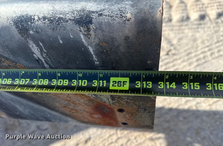 image for item DQ4229 2003 Sterling L7500 Series truck cab and chassis